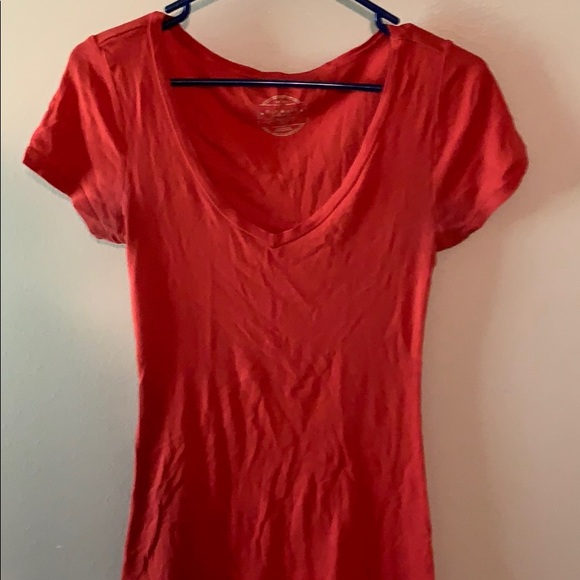 Red v neck - Picture 1 of 3